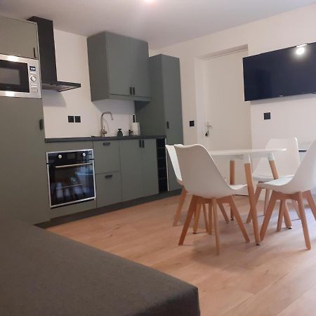 Saint-Germain-En-Laye: Grand Studio En Centre Ville A 2 Minutes Du Rer Exterior foto