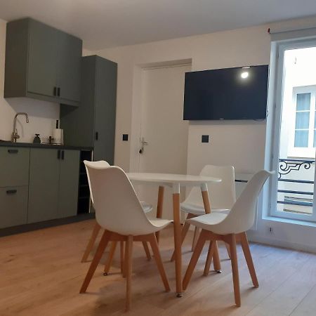 Saint-Germain-En-Laye: Grand Studio En Centre Ville A 2 Minutes Du Rer Exterior foto